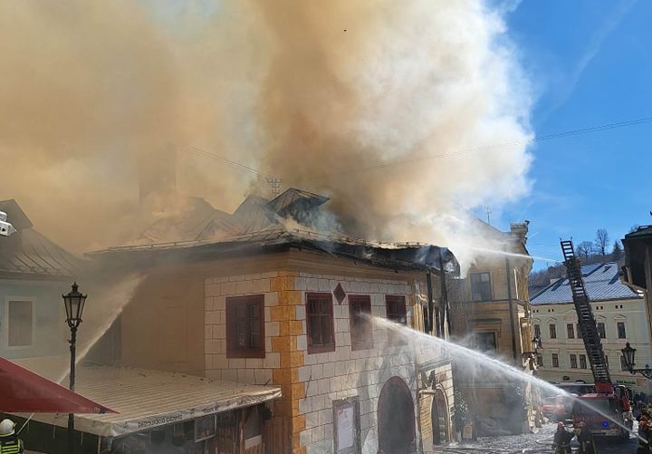 Peklo v Banskej Štiavnici: Obľúbené turistické miesto pohltili plamene, na mieste sú aj vojaci! Prezidentka reaguje