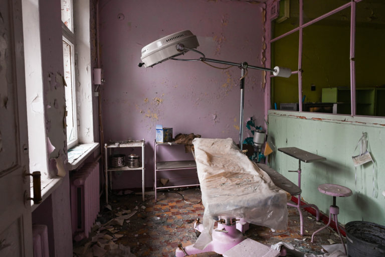 Nášľapné míny v nemocniciach sú absolútne nehumánny čin, hovoria Lekári bez hraníc na Ukrajine