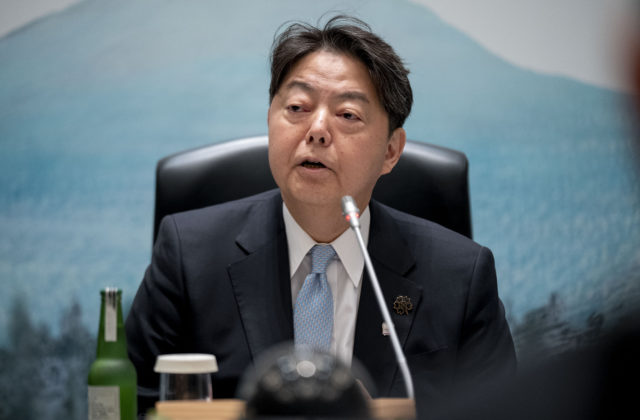 Svet sa nachádza v bode obratu, povedal šéf japonskej diplomacie Hajaši