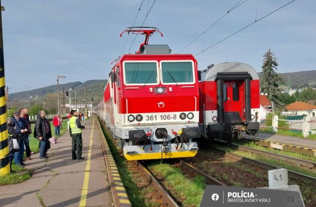 Žena na bratislavských Vinohradoch neprežila zrážku s vlakom