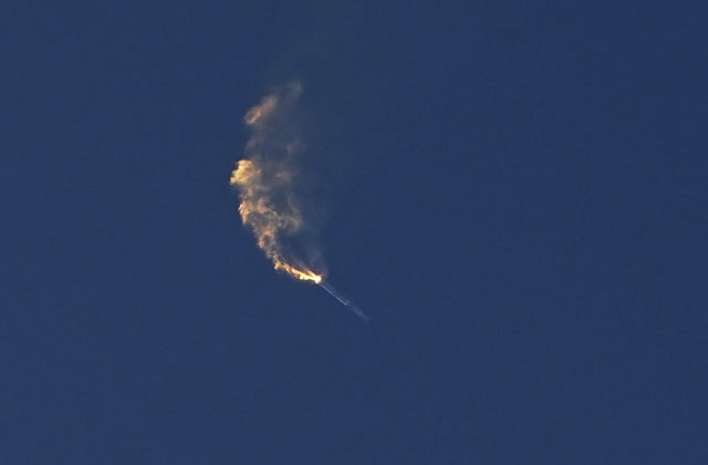 Raketa Starship od Muskovej spoločnosti SpaceX pár minút po štarte explodovala