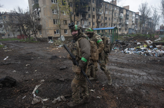 Rusi v Bachmute postúpili, ale Ukrajinci tvrdia, že majú situáciu pod kontrolou