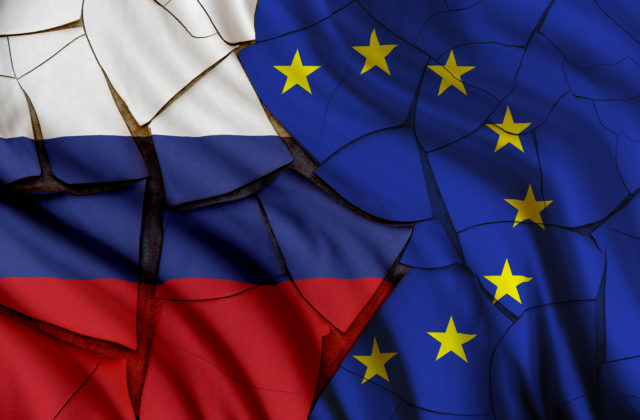 EÚ otriasa škandál, má sa týkať ruského ovplyvňovania europoslancov, aby zasiahli do nadchádzajúcich eurovolieb