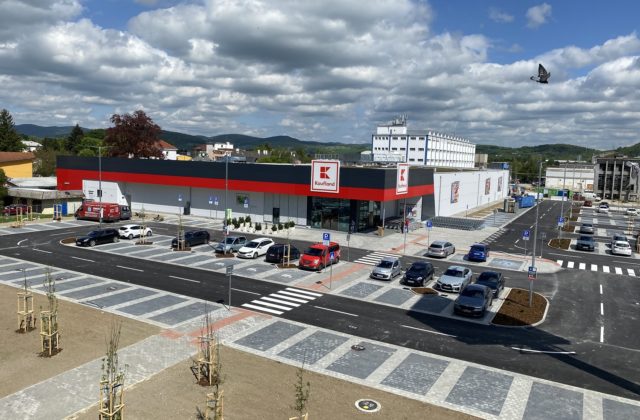 Kaufland otvára ďalšiu predajňu v Trenčíne, je výnimočná svojou zelenou strechou