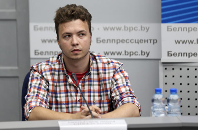 Bieloruský novinár Pratasavič dostal milosť. Bol editorom kanálu, kde zverejňoval informácie o protestoch po znovuzvolení Lukašenka