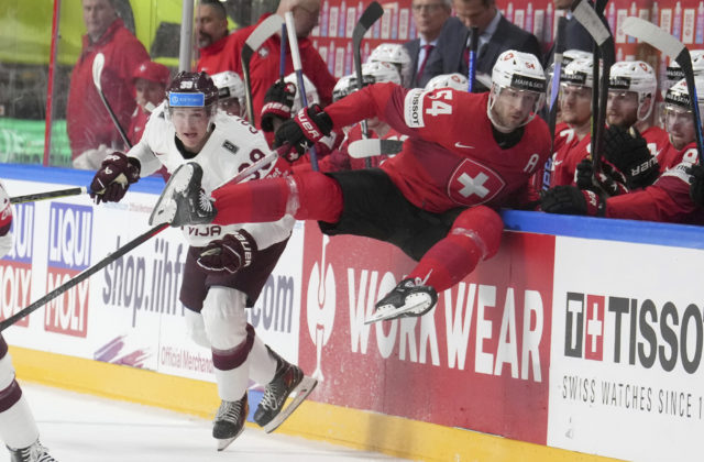 Slovensko si na MS v hokeji 2023 vo štvrťfinále nezahrá, zápas Švajčiarsko – Lotyšsko rozhodlo až predĺženie (video)