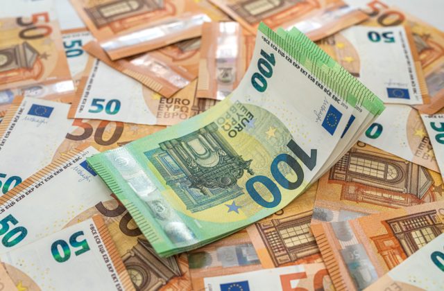 Žena chcela pôžičku, prišla o „zálohu“ viac ako tisíc eur