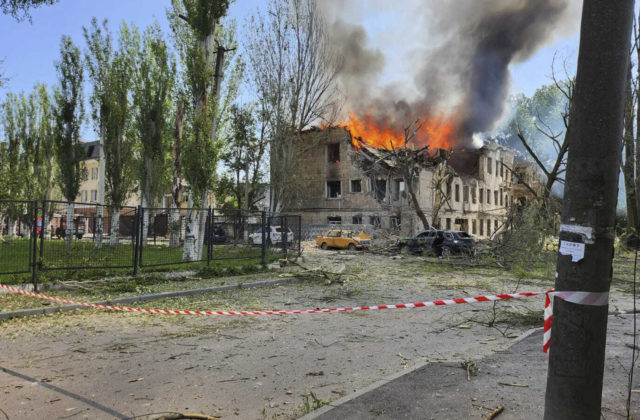 Raketový útok na nemocnicu v ukrajinskom Dnipre si vyžiadal štyri životy