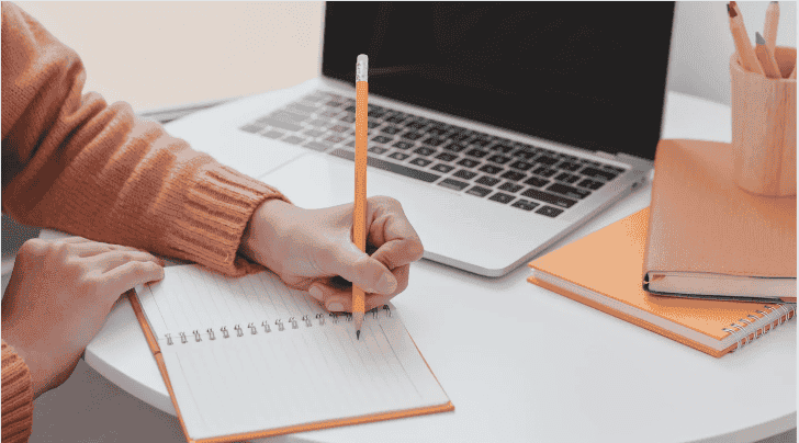 Štúdie ukazujú, že písanie rukou zvyšuje aktivitu mozgu a jemnú motoriku