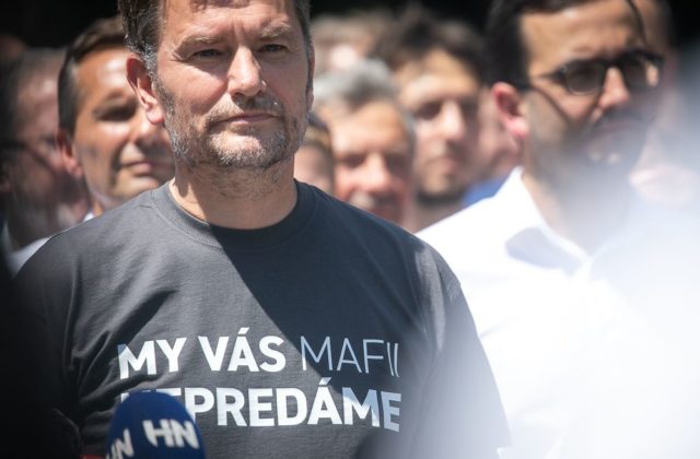 Slogan „My vás mafii nepredáme“ dostalo OĽaNO z bilbordov a tričiek už aj na hlasovacie lístky. Ako je to možné?