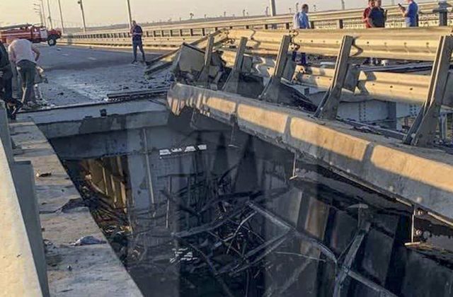 Na Krymskom moste nastali explózie, vyžiadali si aj ľudské životy