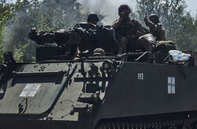 Rusi posilňujú obranu mesta Tokmak v Záporožskej oblasti, pravdepodobne pre obavy z taktického prenikania ukrajinských síl