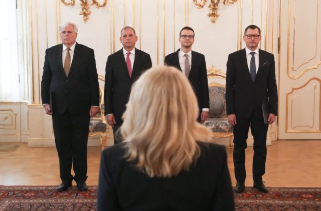 Prezidentka Čaputová odovzdala štyrom novým veľvyslancom poverovacie listiny (foto)