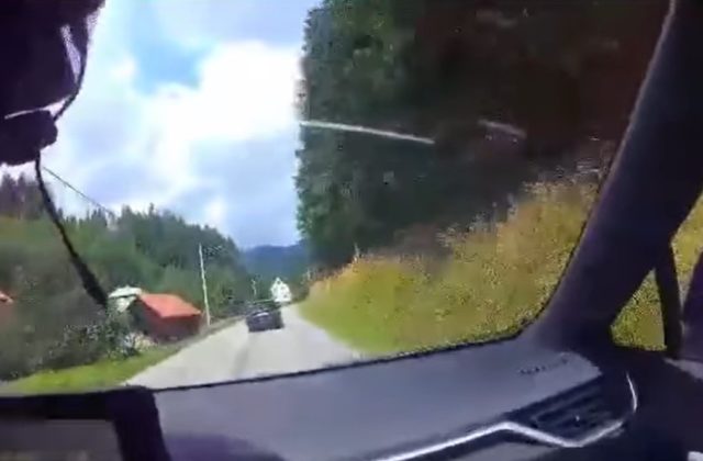 Ženu v Octavii naháňala polícia cez štyri obce, nakoniec sa ešte pokúsila o útek (video)