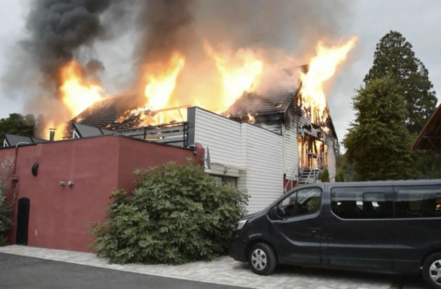 Požiar rekreačného domu vo Francúzsku si vyžiadal 11 obetí, ďalší zranení boli prevezení do nemocnice