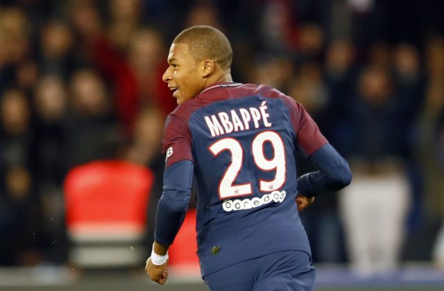 Kylian Mbappé sa chtiac alebo neúmyselne vyhol tomu, aby ho futbalový klub Paríž Saint-Germain oklamal