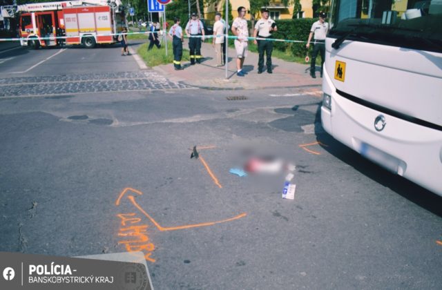 Autobus zrazil v Lučenci 89-ročnú ženu, utrpela vážne zranenia (foto)