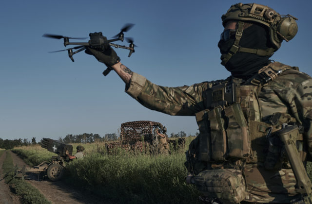 Ukrajina plánuje spoločnú výrobu dronov s Lotyšskom, oznámil minister obrany Umerov