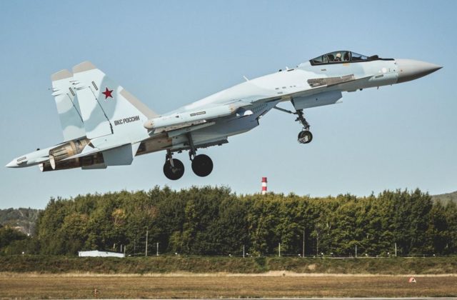 Rusko údajne na Ukrajine zostrelilo vlastnú stíhačku Su-35, podľa Britov ide o najpokročilejší model lietadla