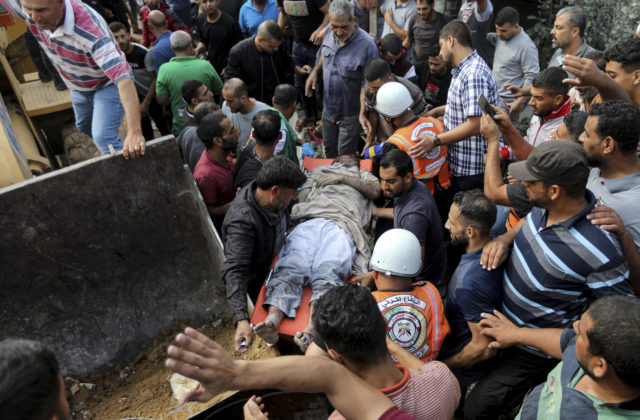 Pri útokoch Hamasu zomrelo najmenej 600 Izraelčanov a armáda bude čistiť oblasť bojov od militantov