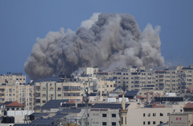 Izraelská armáda po útoku Hamasu zhodila na Pásmo Gazy približne šesťtisíc bômb