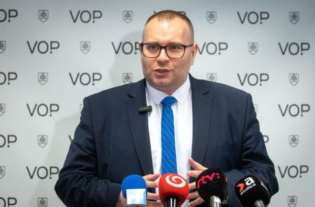 Ombudsman Dobrovodský prišiel na neohlásenú kontrolu Útvaru policajného zaistenia pre cudzincov Medveďov
