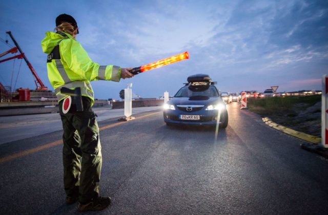 Polícia musela uzavrieť diaľnicu D1 pri Senci, z bioplynovej stanice unikla nebezpečná látka Polícia musela uzavrieť diaľnicu D1 pri Senci, z bioplynovej stanice unikla nebezpečná látka