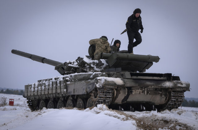 Rusko na Ukrajine zintenzívňuje útoky, podľa Estónska za týždeň stratilo 10-tisíc vojakov