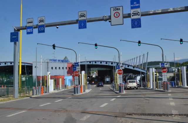 Pri slovenských hraniciach bolo zadržaných šestnásť Ukrajincov utekajúcich pred odvodom do armády