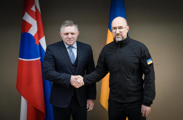Fico chce Ukrajine pomáhať humanitárne, prípravy na spoločné rokovanie s ich vládou pokračujú