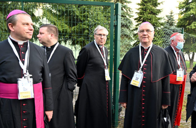 Konferencia biskupov Slovenska sa vyjadrila k aktuálnej spoločenskej situácii. Takýto odkaz majú pre ľudí