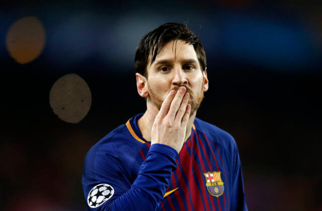 Lionel Messi sa ako trinásťročný upísal Barcelone na papierovom obrúsku, ktorý vydražia minimálne za tristotisíc libier