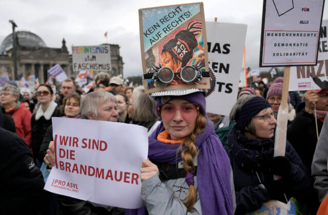 Scholz chváli protesty proti krajnej pravici, v Berlíne sa zišlo najmenej 150-tisíc ľudí (foto)
