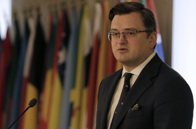 Ukrajinský minister zahraničia Kuleba vyzval Západ na rozhodnejšiu pomoc, dôvod sú smrteľné ruské útoky