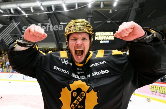 Vo švédskej lige môže hrať aj človek s autizmom, príkladom je brankár Linus Söderström. Jeho talent si všimli už v detstve
