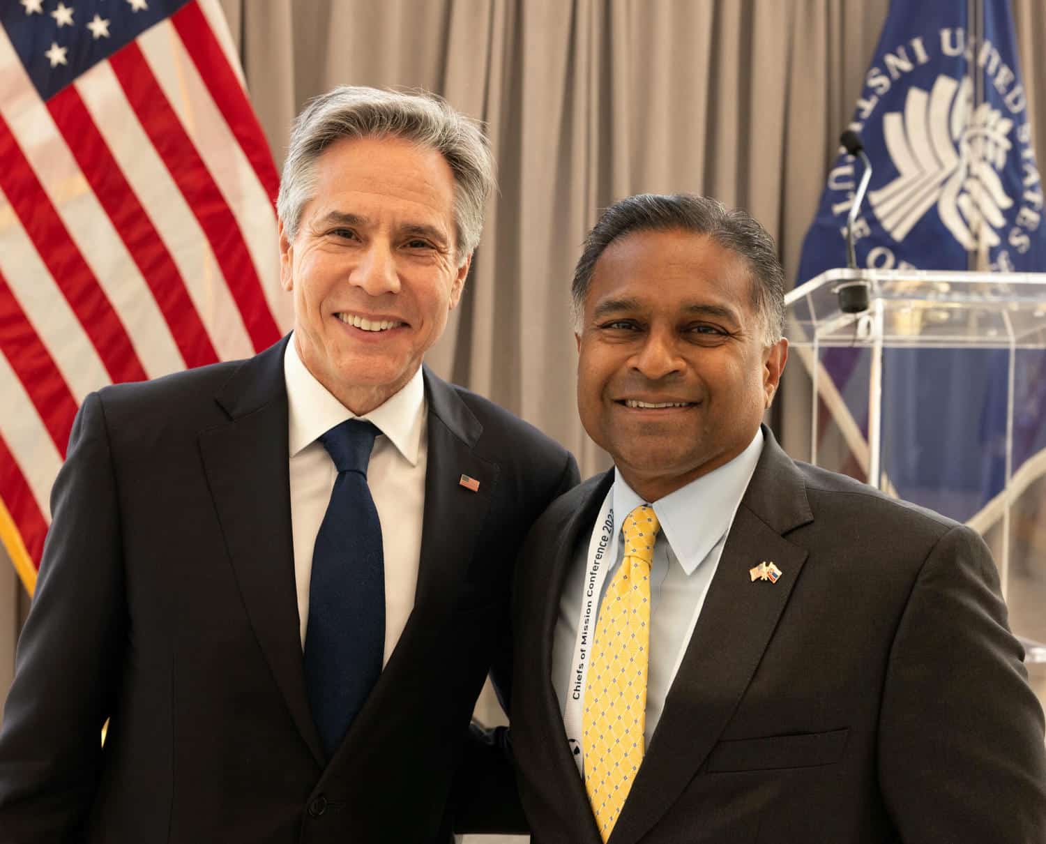 Americký veľvyslanec počas svojej funkcie Americký veľvyslanec počas svojej funkcie