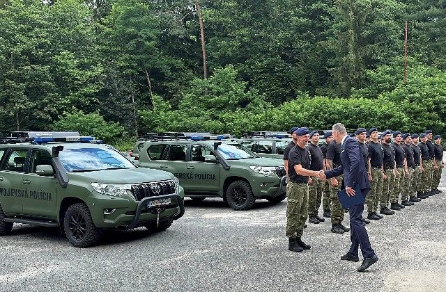 Vojenskí policajti majú k dispozícii modernú strelnicu, prevzali si aj nové terénne vozidlá (foto)