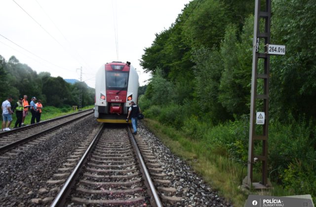 Tragická zrážka na Kysuciach, stret s vlakom neprežil 29-ročný muž (foto)