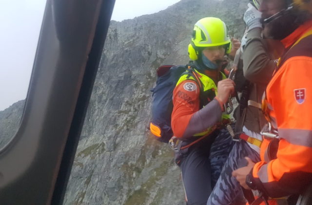 Iba 14-ročný chlapec sa vybral sám na Rysy, zasahovať museli leteckí záchranári (video+foto)