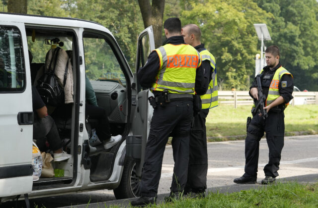 Nemecko začalo s náhodnými kontrolami na hraniciach so svojimi piatimi západoeurópskymi susedmi, chce tak potlačiť nelegálnu migráciu