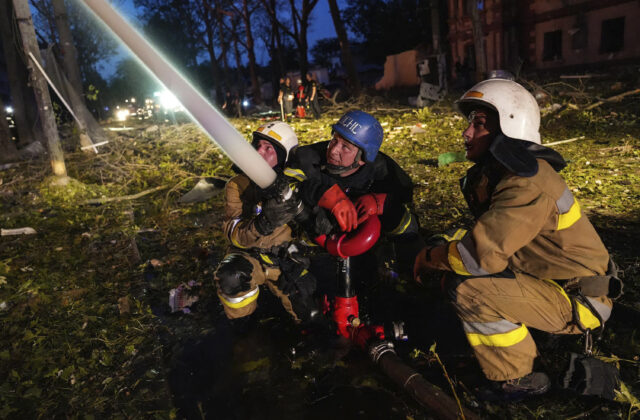 Ruský útok dronmi na mesto Mykolajiv zabil päť ľudí