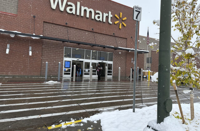 Americký reťazec Walmart do predvianočnej sezóny vstupuje v silnej pozícii