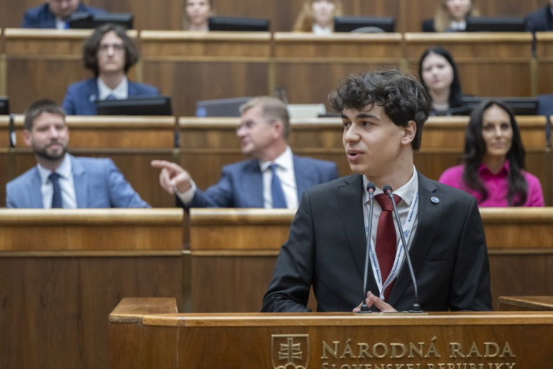 študenti v parlamente SR