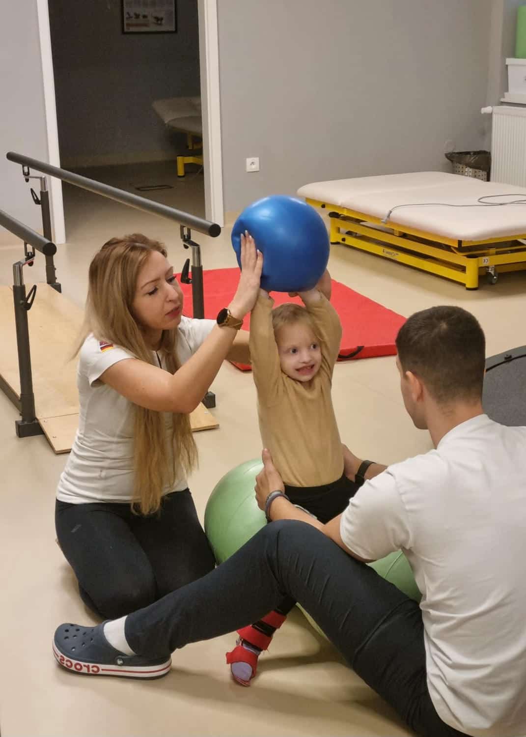 dievča na rehabilitáciách