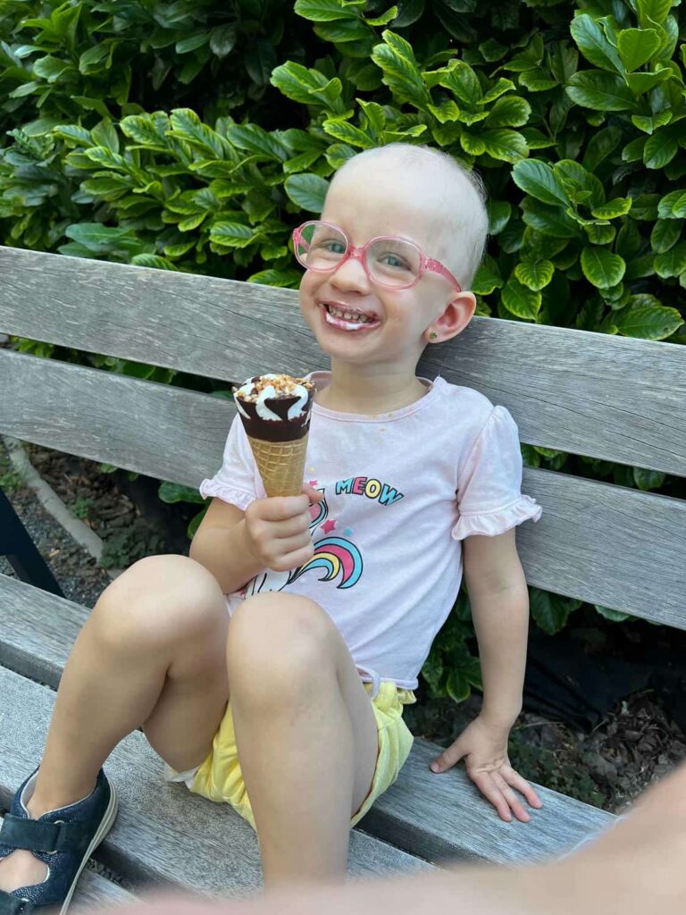 dievčatko s alopéciou