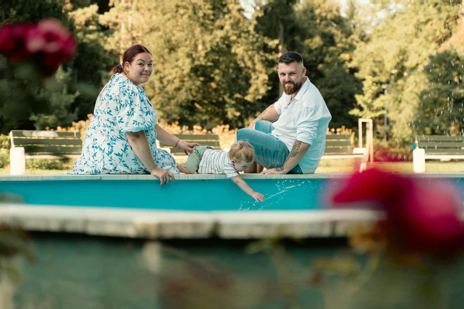 Ľubomír s partnerkou Aďkou a s ich synčekom. Ľubomír s partnerkou Aďkou a s ich synčekom.