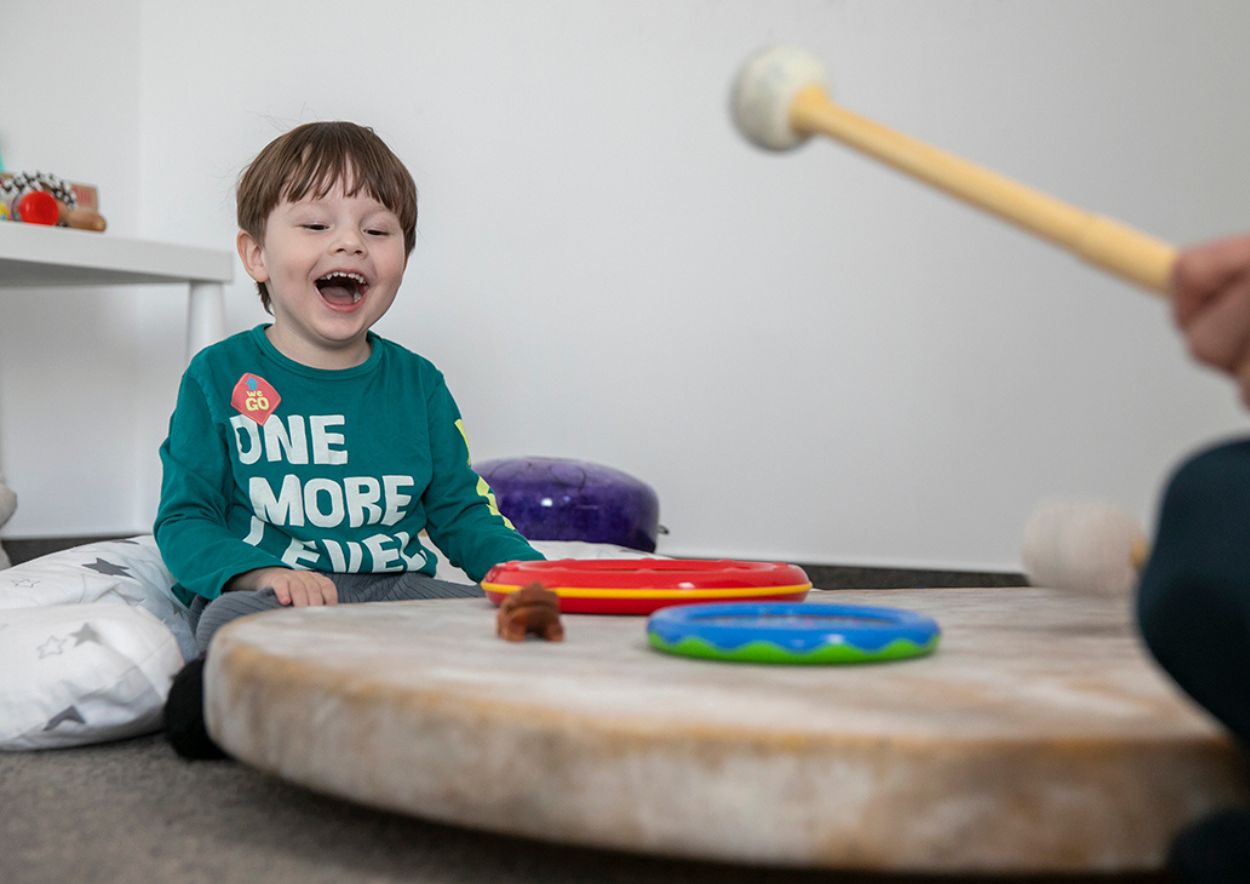 Používame metódy založené na neurovývojových princípoch, ako napríklad Vojtova metóda a Bobath koncept, ktoré podporujú prirodzený motorický vývoj dieťaťa Používame metódy založené na neurovývojových princípoch, ako napríklad Vojtova metóda a Bobath koncept, ktoré podporujú prirodzený motorický vývoj dieťaťa