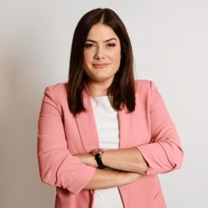 Dnes hľadáme v práci lídra, nie autoritu lipnúcu na moci a kontrole