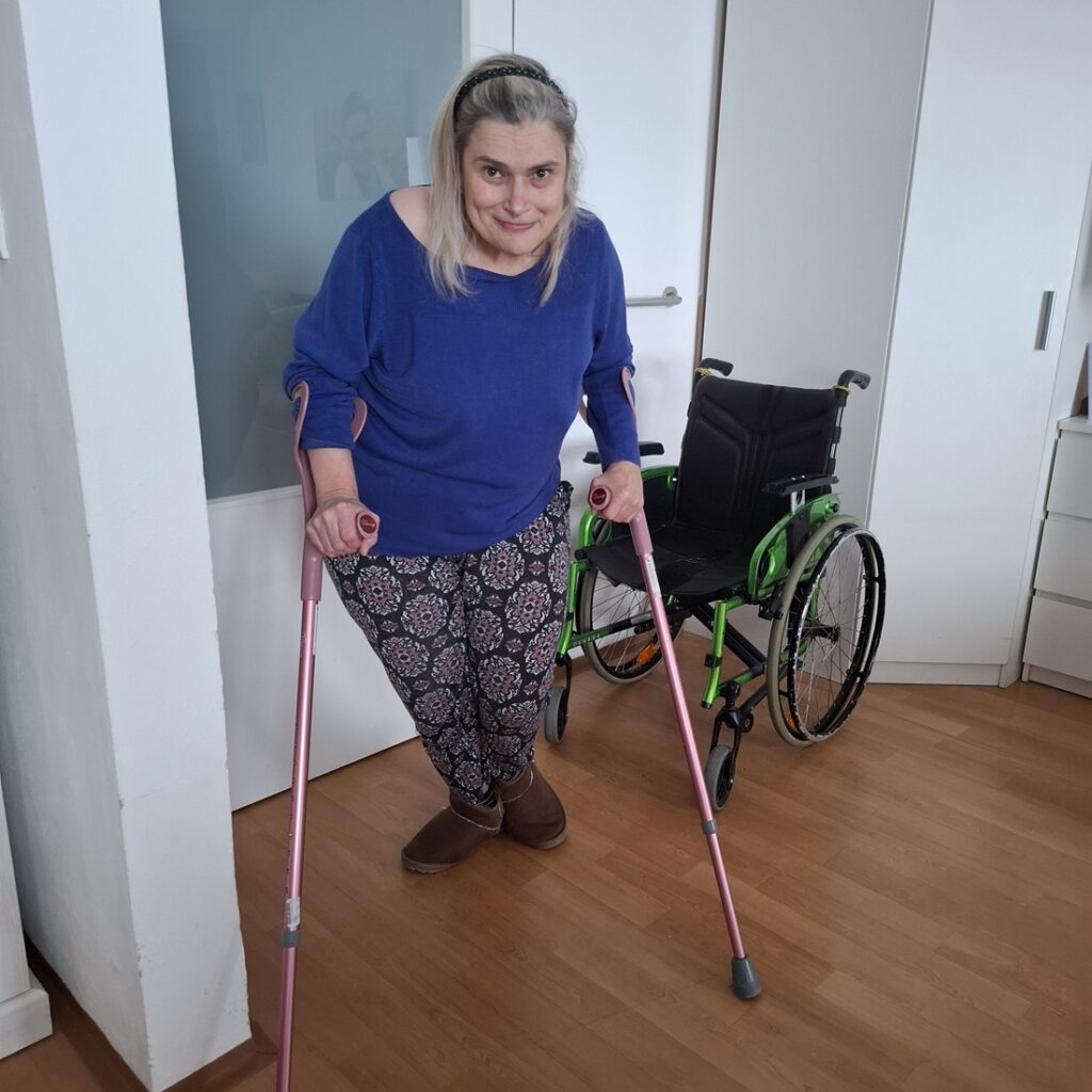 Detská mozgová obrna trápi p. Alžbetu od útleho detstva